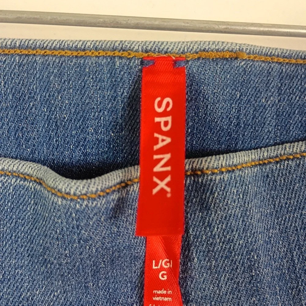 SPANX Everywear Pull-On Flare Jeans Large Vintage Indigo Wash Shapewear Stretch